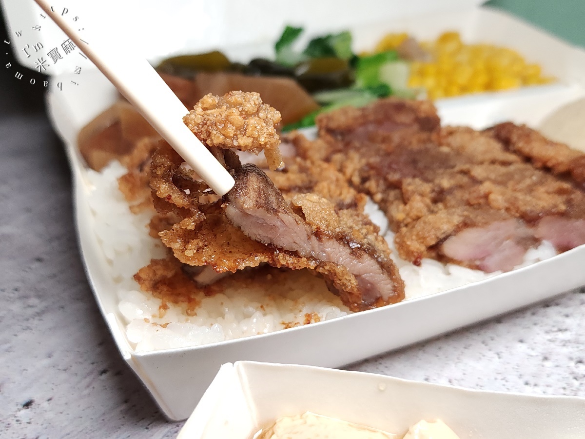 【永和美食】二嫂的店：捷運頂溪站人氣便當、小吃推薦，銷魂燒肉、嘴邊肉、滷排骨必吃！