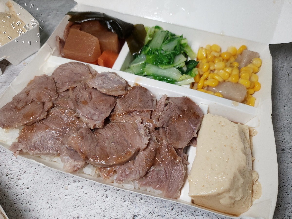 【永和美食】二嫂的店：捷運頂溪站人氣便當、小吃推薦，銷魂燒肉、嘴邊肉、滷排骨必吃！