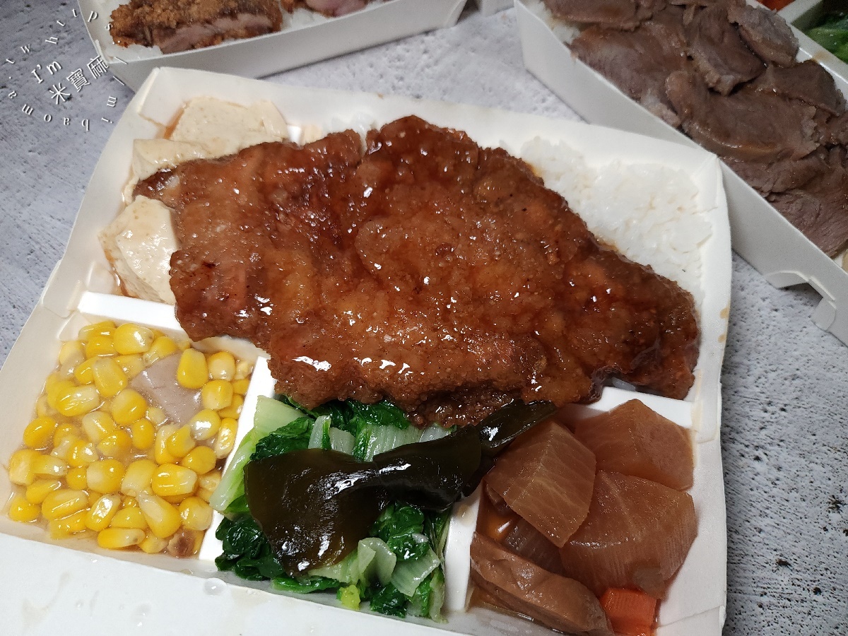 【永和美食】二嫂的店：捷運頂溪站人氣便當、小吃推薦，銷魂燒肉、嘴邊肉、滷排骨必吃！