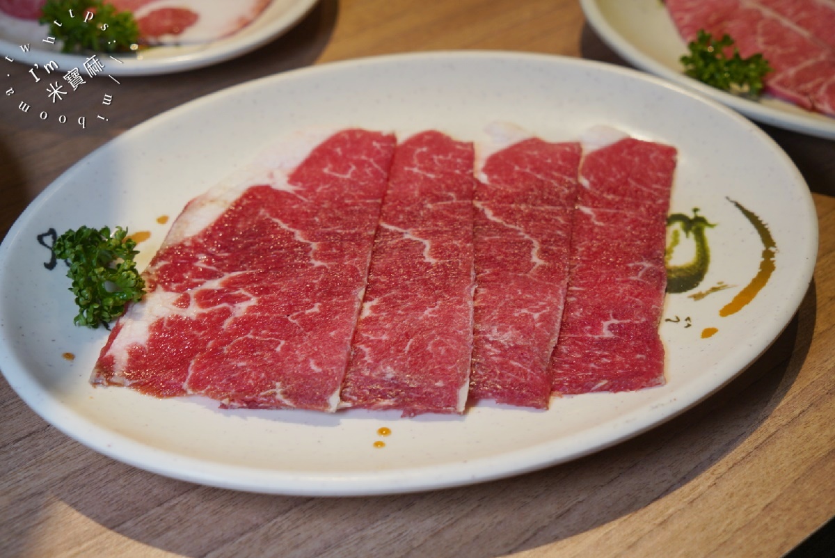 烤必勝日式燒肉 出一張嘴南京店┃中山區燒肉吃到飽。炭燒肉就是王道，銅板價即享生啤無限暢飲!海鮮肉品嗑起來