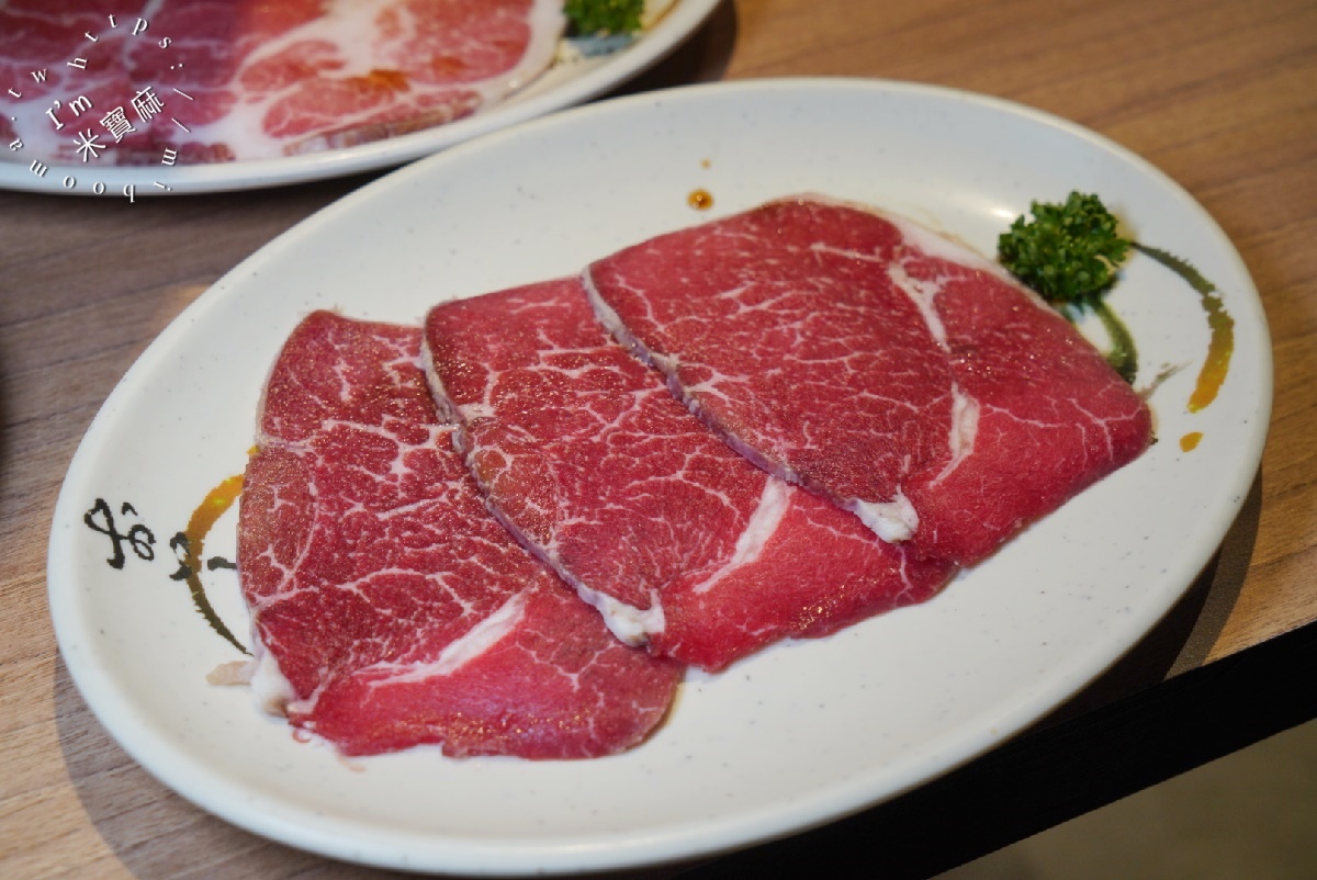 烤必勝日式燒肉 出一張嘴南京店┃中山區燒肉吃到飽。炭燒肉就是王道，銅板價即享生啤無限暢飲!海鮮肉品嗑起來