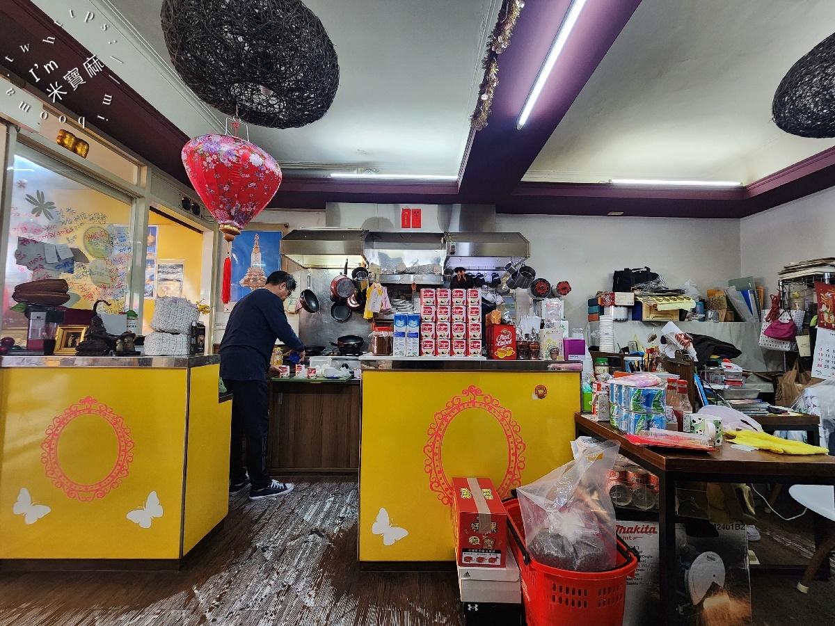 緬甸奶茶館┃中和華新街美食。多樣甜點飲料、豌豆粉也也能吃到!新加坡炒麵也都有