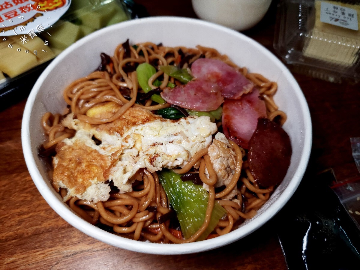 緬甸奶茶館┃中和華新街美食。多樣甜點飲料、豌豆粉也也能吃到!新加坡炒麵也都有