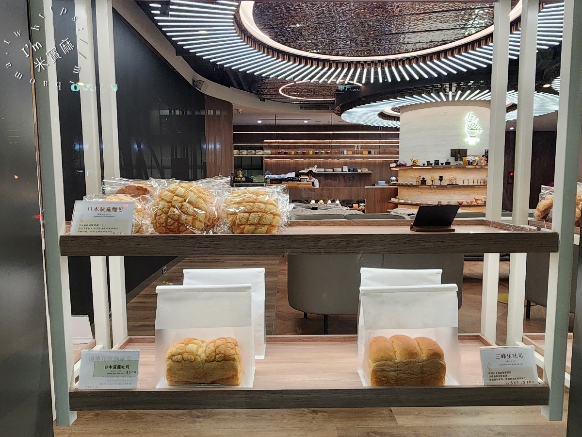 Bakeries Lab. & Cafe 釛 匠研所 咖啡麵包早午餐┃中和美食。從日本紅到台灣的菠蘿麵包，內用環境奢華絕美，還有早午餐提供