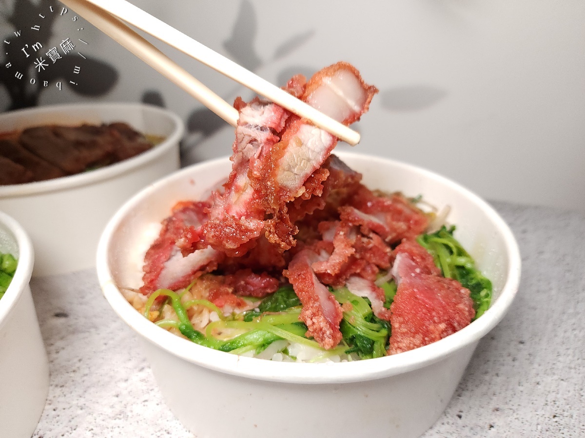 阿西燒肉飯┃永和便當美食。燒肉便當、雞腿便當、排骨便當都好吃，還有小菜和湯品的選擇