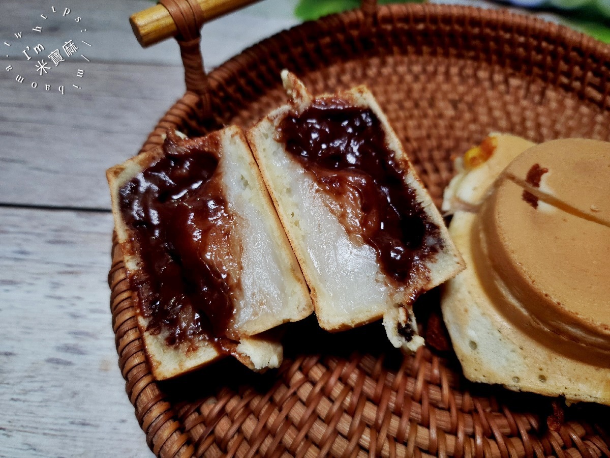 胡家車輪餅┃興南夜市美食。超人氣多口味、好吃到排隊的車輪餅，皮薄餡料多超滿足