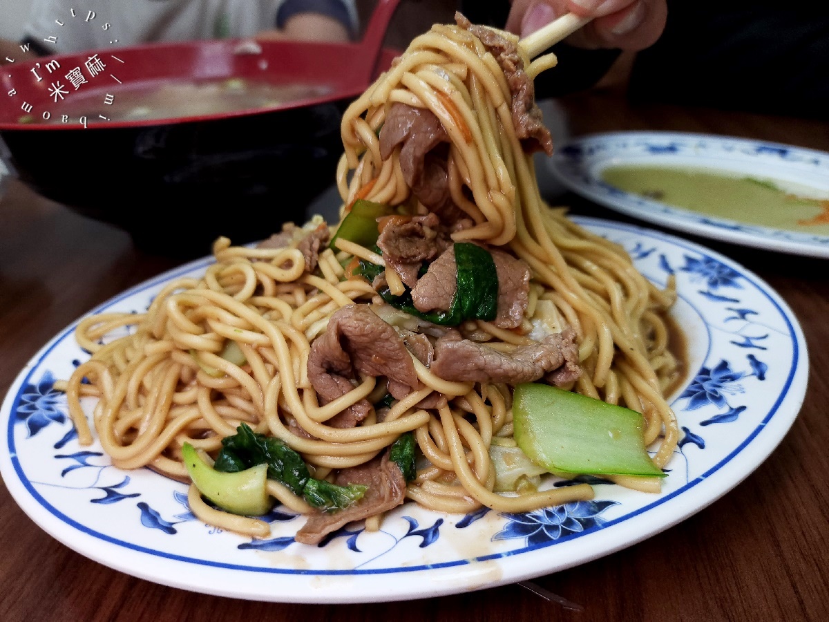 劉記快炒┃新店美食。超人氣炒飯炒麵，還有超份量虱目魚湯一定要點