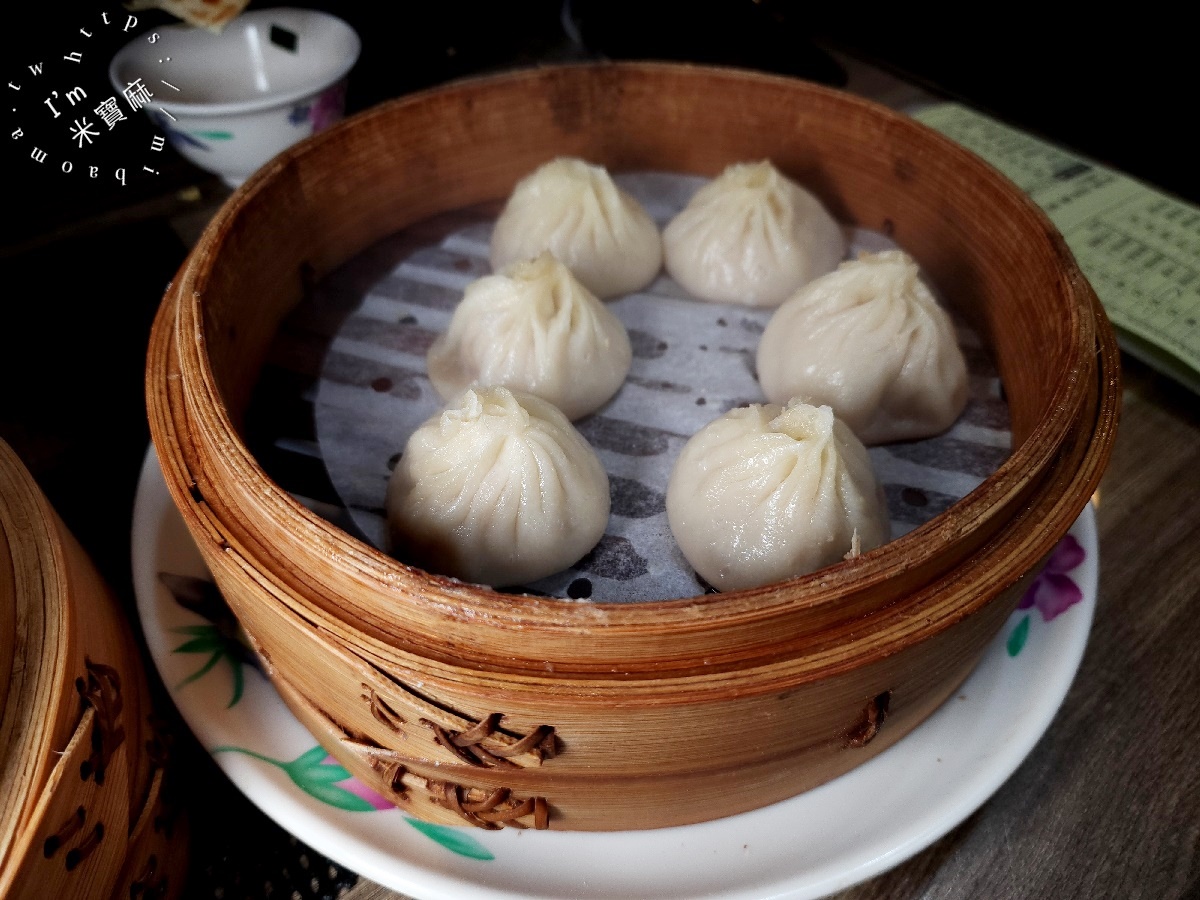 普園北平餡餅粥店┃永和美食。在地20年爆汁招牌湯包必吃，韭菜盒餡滿皮薄脆很過癮