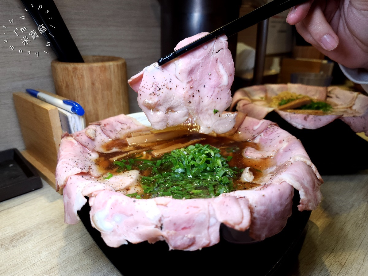 双豚ラーメン┃板橋美食。濃湯清湯口味都正點!叉燒滿量超份量、內用還可免費續麵一次