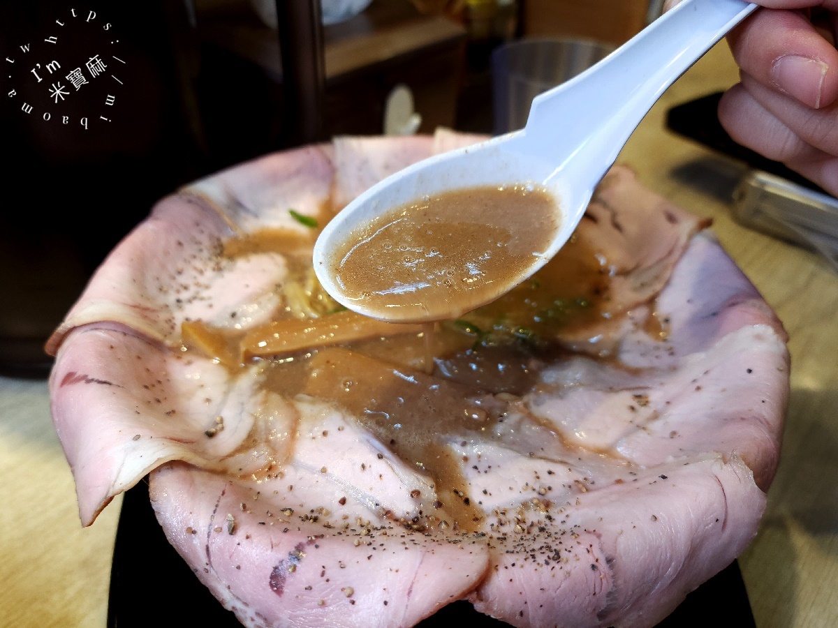 双豚ラーメン┃板橋美食。濃湯清湯口味都正點!叉燒滿量超份量、內用還可免費續麵一次