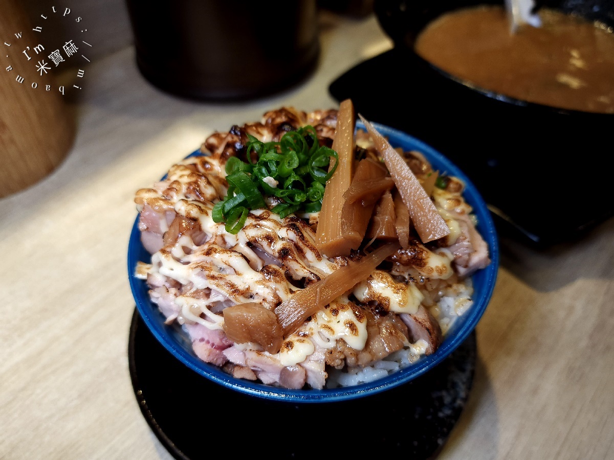 双豚ラーメン┃板橋美食。濃湯清湯口味都正點!叉燒滿量超份量、內用還可免費續麵一次