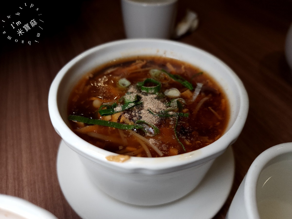 餡老滿吉林店┃台北美食。祖傳宮廷水餃餡料飽滿，金黃酥脆鍋貼爆汁必點，尾牙春酒桌菜也都有