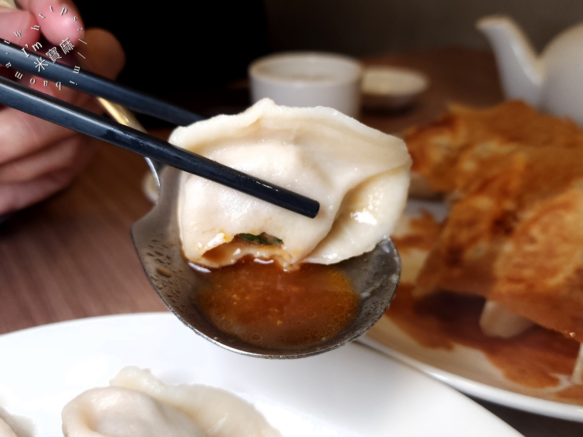 餡老滿吉林店┃台北美食。祖傳宮廷水餃餡料飽滿，金黃酥脆鍋貼爆汁必點，尾牙春酒桌菜也都有