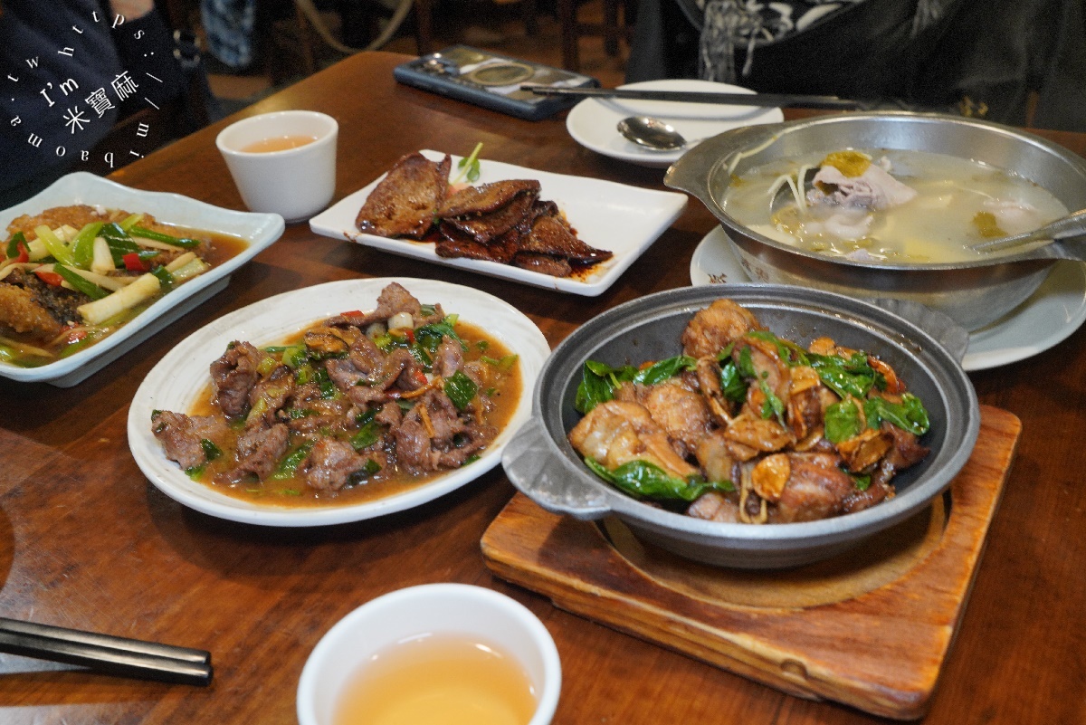 喫飯食堂┃大安區美食。老字號台菜餐廳，招牌煎豬肝一吃就愛上，料理道道精采