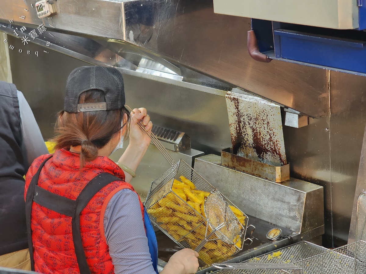 佳佳福甘梅薯條┃興南夜市美食。外酥內細嫰的炸地瓜條!三種口味選擇，柔滑口感一次愛上