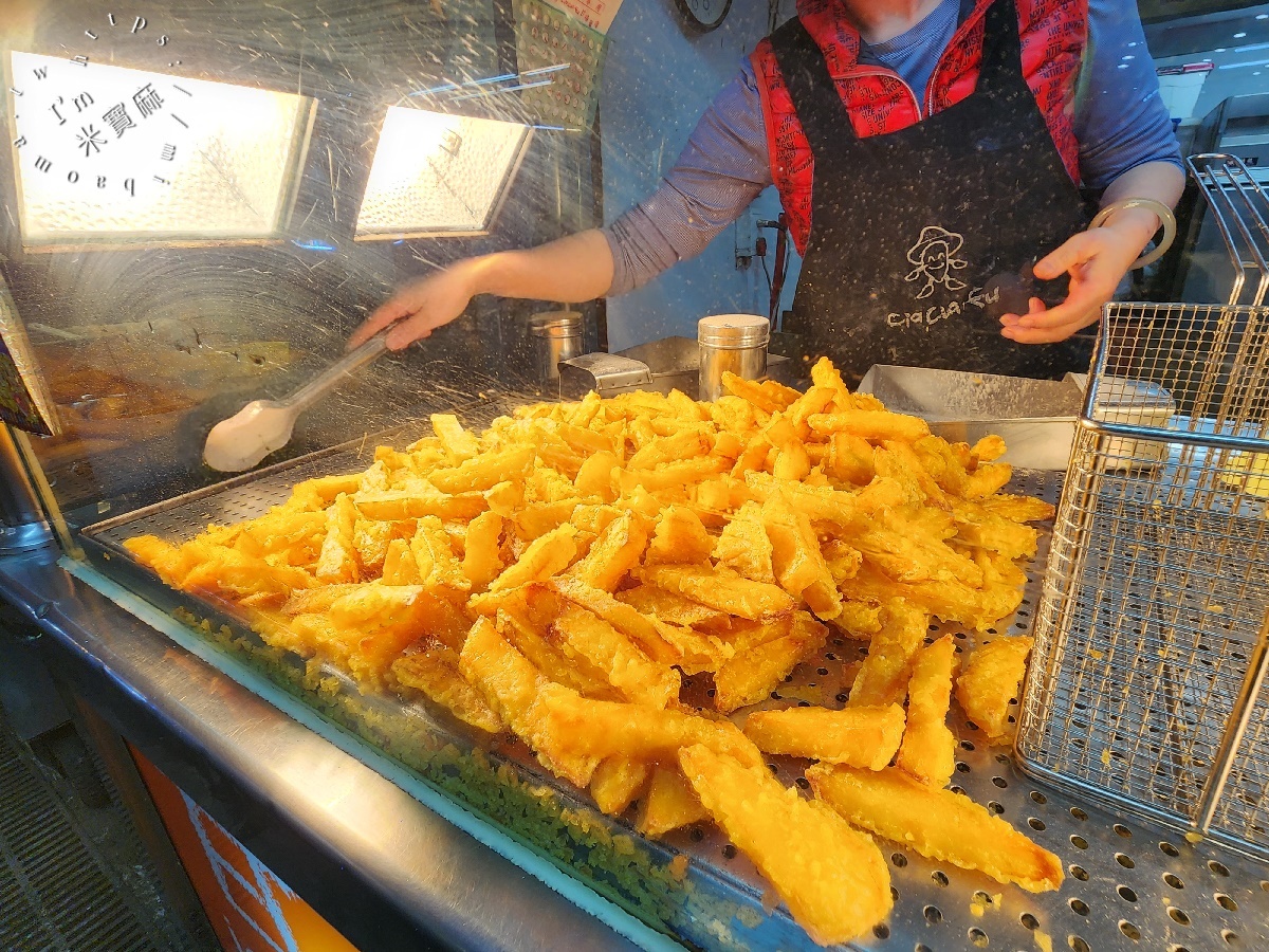 佳佳福甘梅薯條┃興南夜市美食。外酥內細嫰的炸地瓜條!三種口味選擇，柔滑口感一次愛上