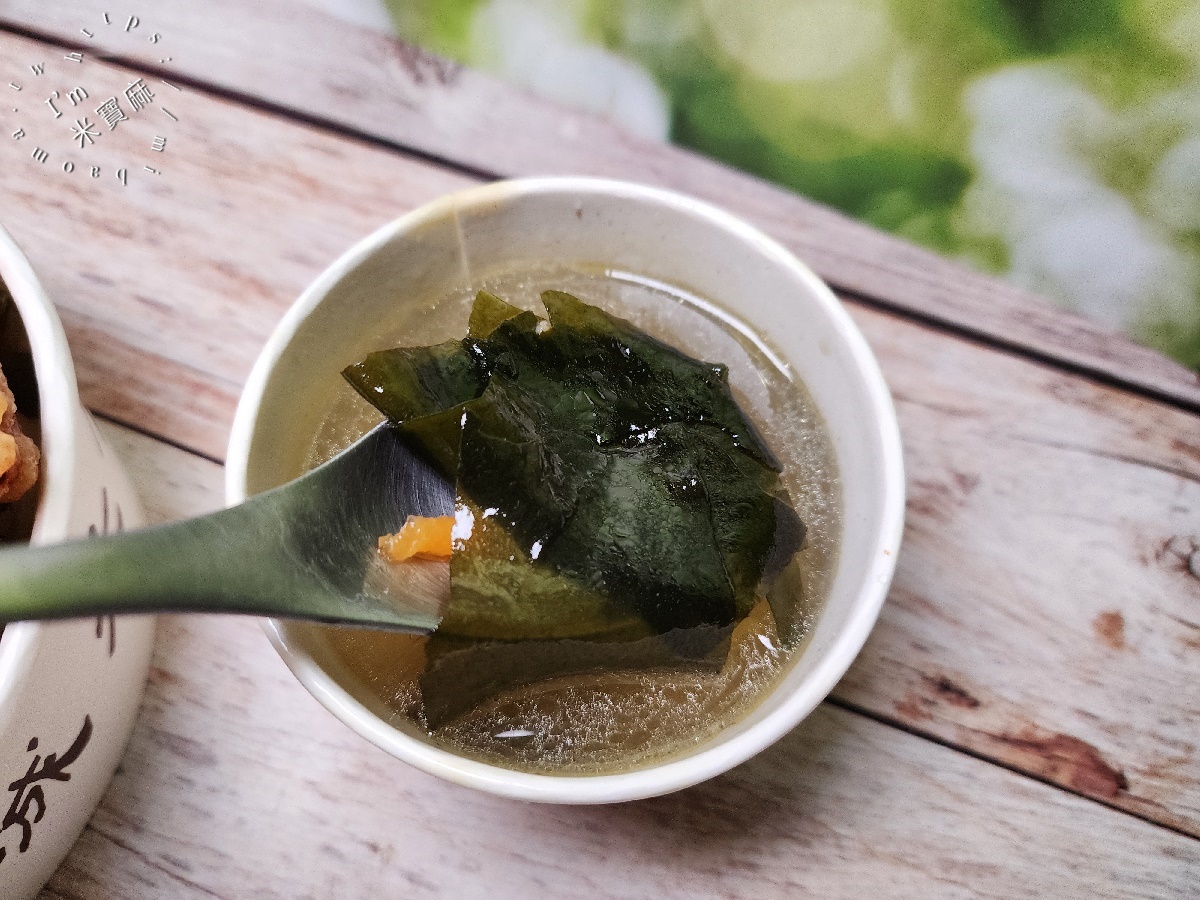 古城米食┃板橋美食。多口味主菜配菜選擇，生意相當好，雞腿排骨都好吃