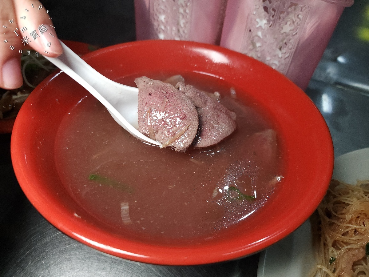 米粉嫂小吃店｜板橋美食，小攤人氣現炒，巷弄裡的鍋氣炒飯炒麵與豐盛小菜攻略！