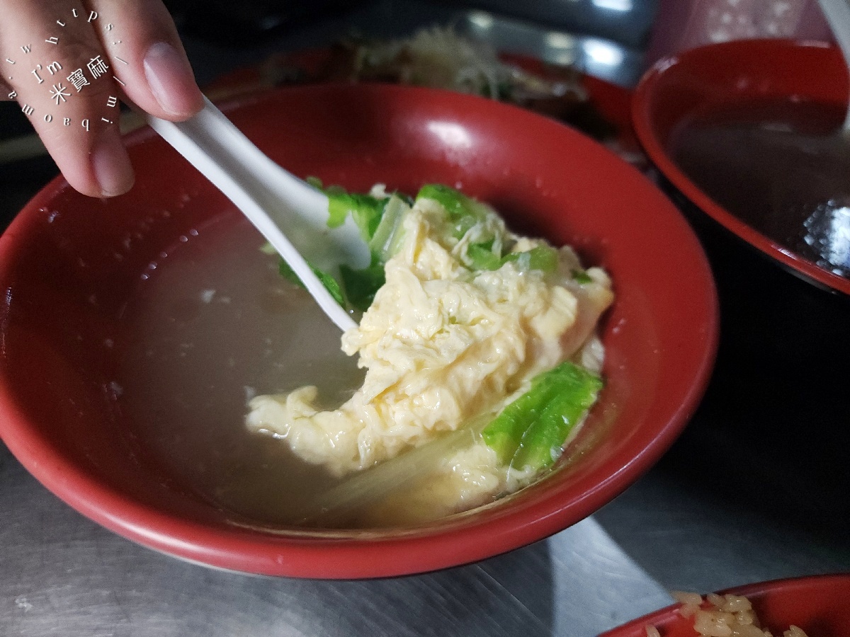 米粉嫂小吃店｜板橋美食，小攤人氣現炒，巷弄裡的鍋氣炒飯炒麵與豐盛小菜攻略！