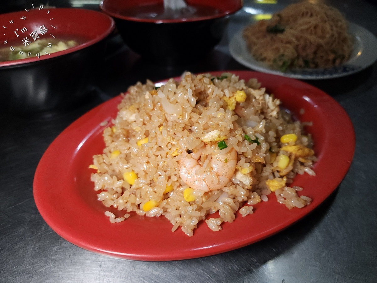 米粉嫂小吃店｜板橋美食，小攤人氣現炒，巷弄裡的鍋氣炒飯炒麵與豐盛小菜攻略！