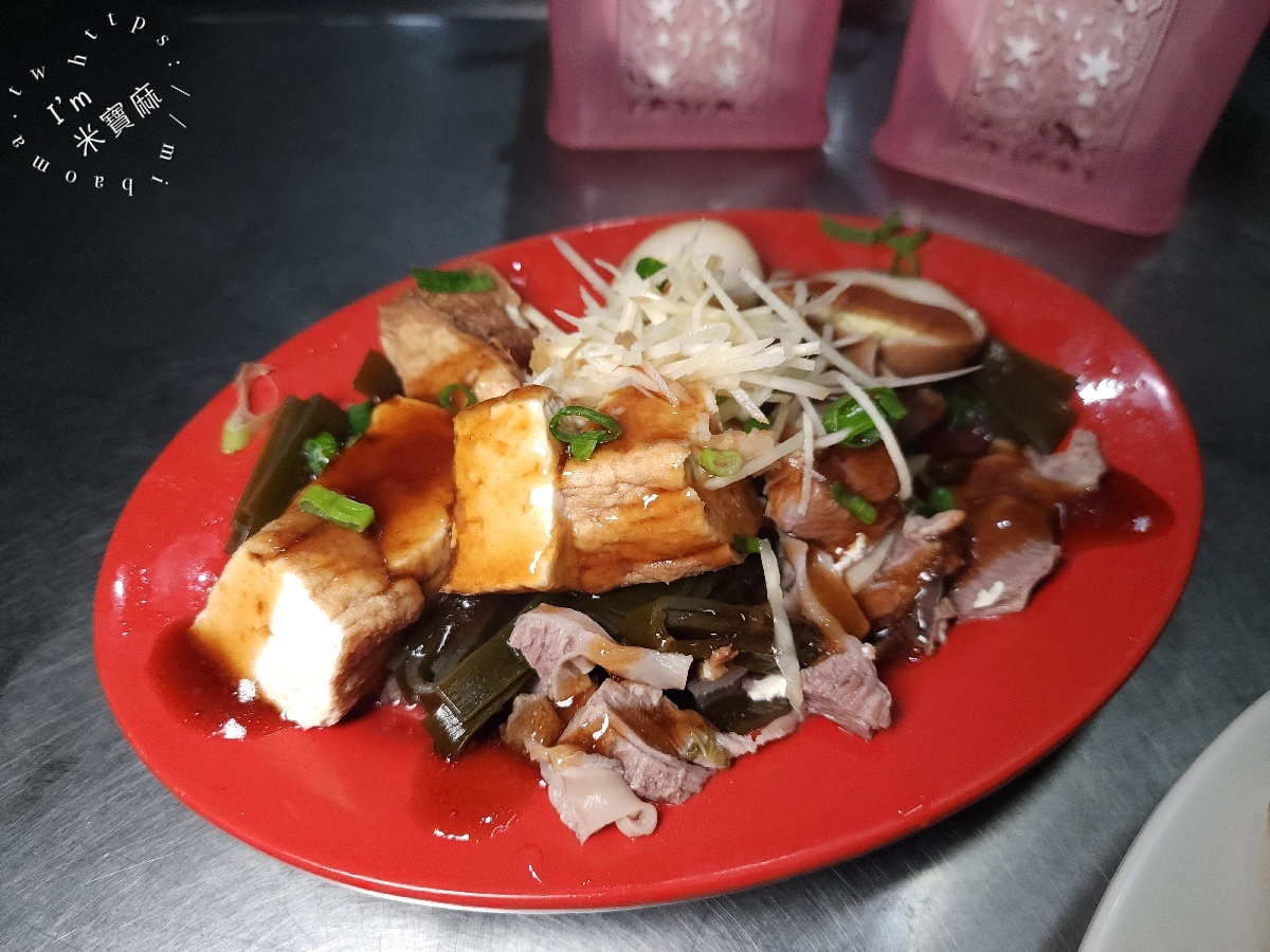 米粉嫂小吃店｜板橋美食，小攤人氣現炒，巷弄裡的鍋氣炒飯炒麵與豐盛小菜攻略！