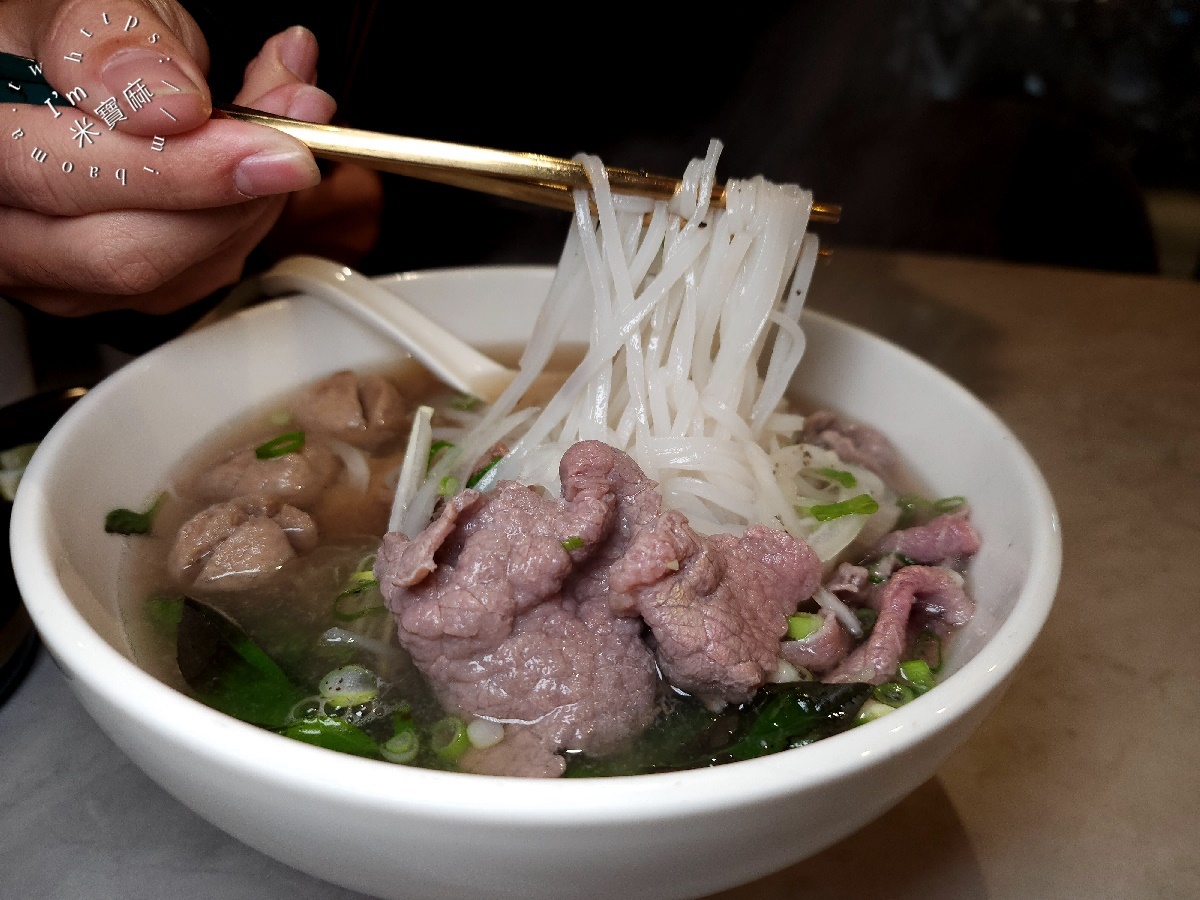 禧越河粉營業所┃中和興南夜市美食。內用冷飲自助無限，選擇豐富份量足，環境還相當的美