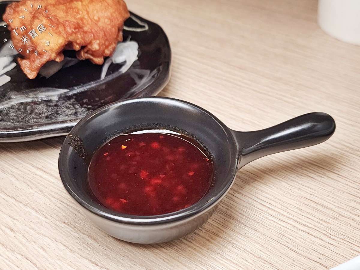 昭和鳳 パイタン 雞白湯拉麵┃興南夜市美食。黑蒜雞白湯濃郁帶甘醇的口感一次愛上，還有限量炙燒飯也很不錯