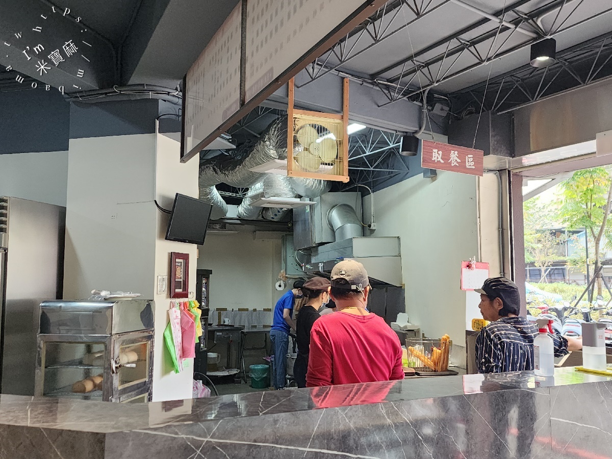 四季豆漿 莊敬路 早餐店┃中和早餐。多種口味燒餅都很正點!果醬燒餅來這裡嘗，蘿蔔糕和蛋餅也好吃