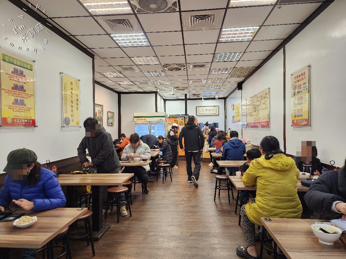 元氣家族麵飯館┃板橋美食。好吃乾拌麵來這裡吃，還有麻油麵線也很不錯，小菜也很多選擇