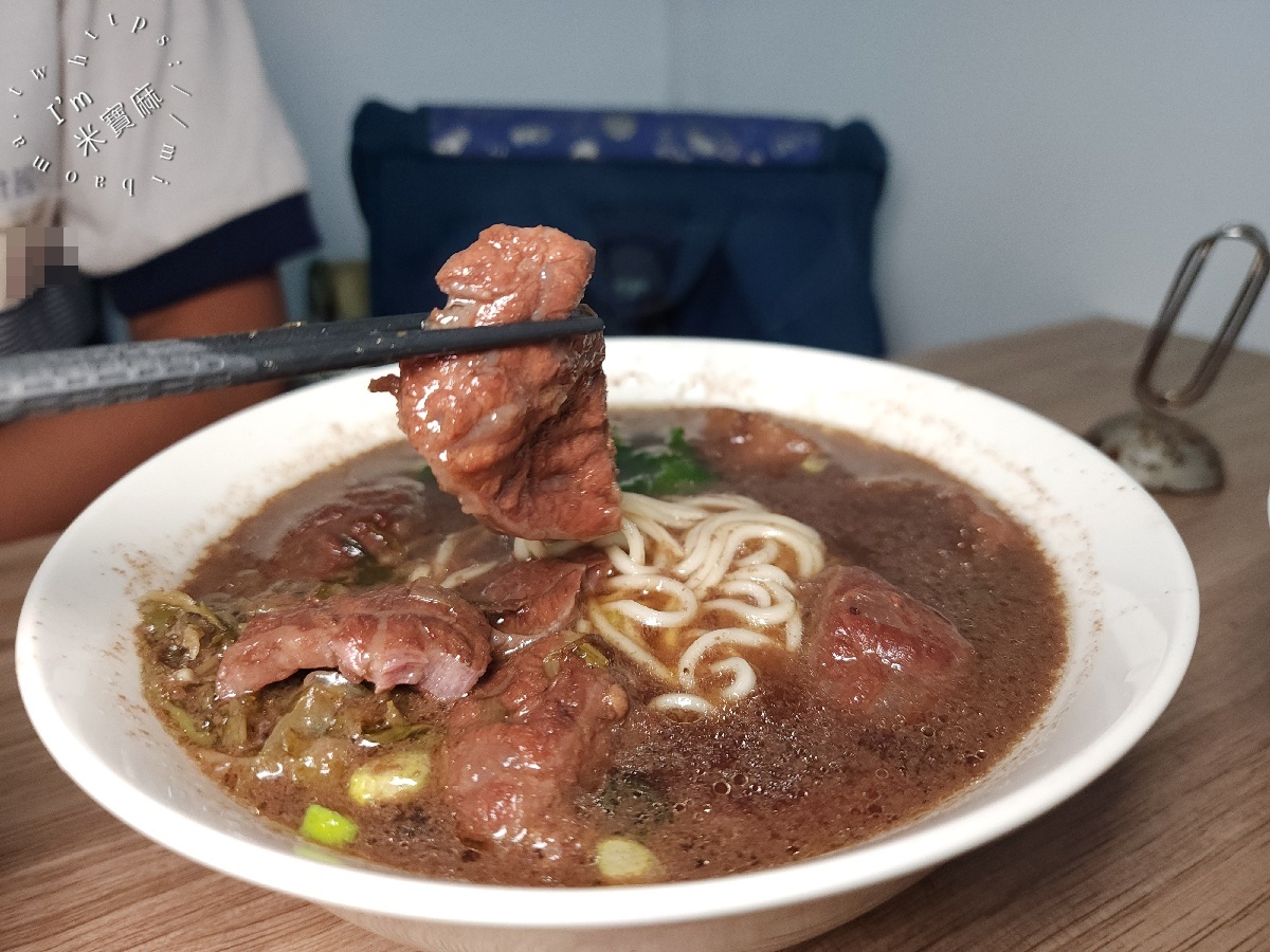 大豐牛肉麵｜新店大豐路美食，在地人心中的懷舊滋味，溫醇湯頭與軟嫩牛肉的絕配