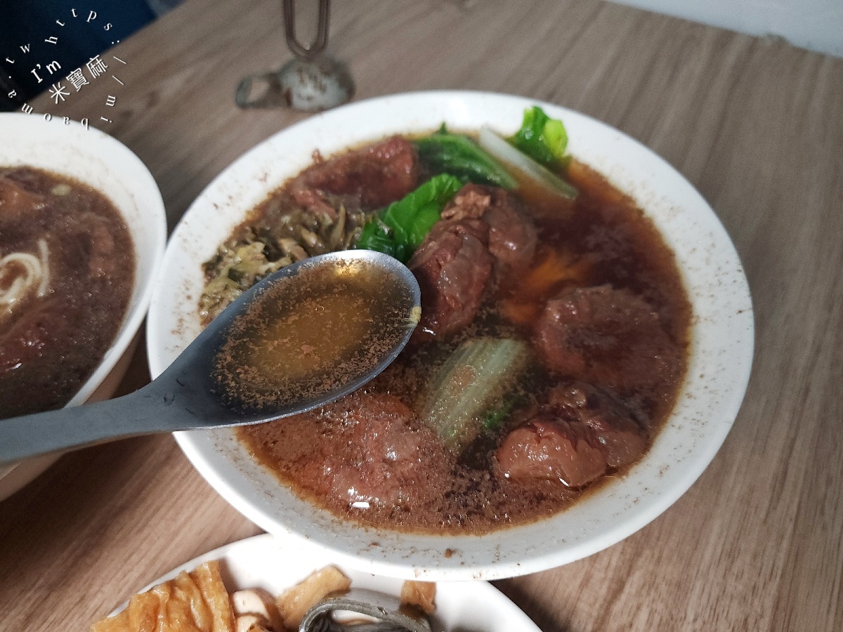 大豐牛肉麵｜新店大豐路美食，在地人心中的懷舊滋味，溫醇湯頭與軟嫩牛肉的絕配