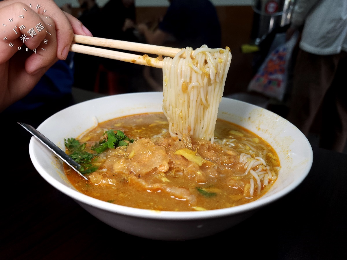 阿薇緬甸小吃店┃中和華新街美食。招牌金山麵、濃厚魚湯麵、香醇椰子麵，道地南洋風情來這吃