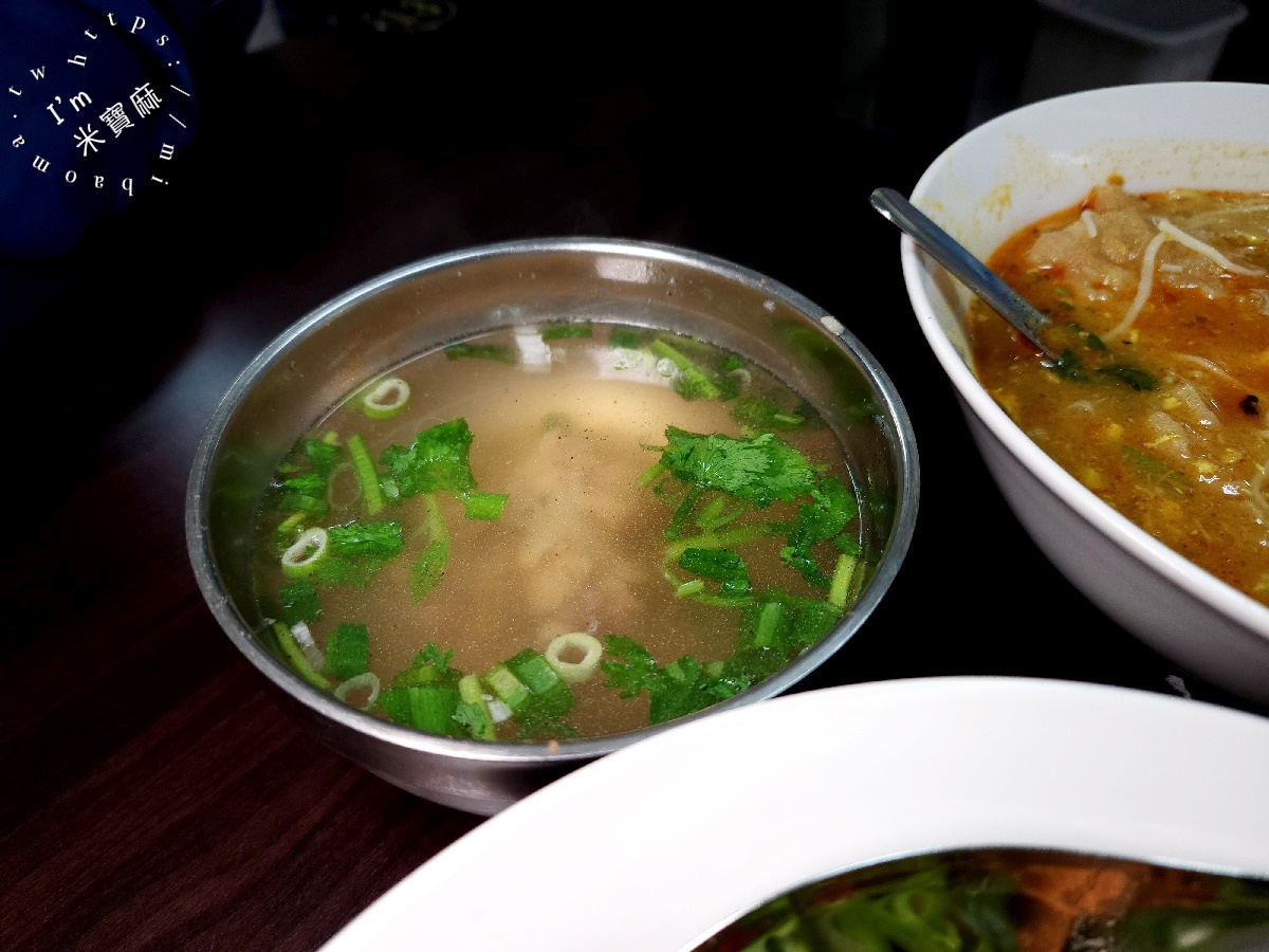 阿薇緬甸小吃店┃中和華新街美食。招牌金山麵、濃厚魚湯麵、香醇椰子麵，道地南洋風情來這吃