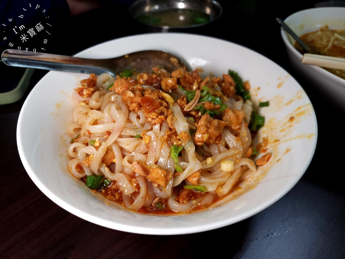 阿薇緬甸小吃店┃中和華新街美食。招牌金山麵、濃厚魚湯麵、香醇椰子麵，道地南洋風情來這吃