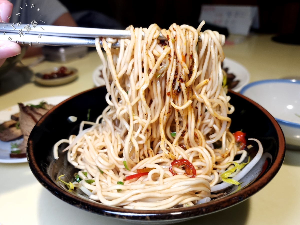 阿彰的店┃永和美食。經典滷味綜合拼盤來一份!搭配套餐更豐富、招牌乾麵簡單又好吃