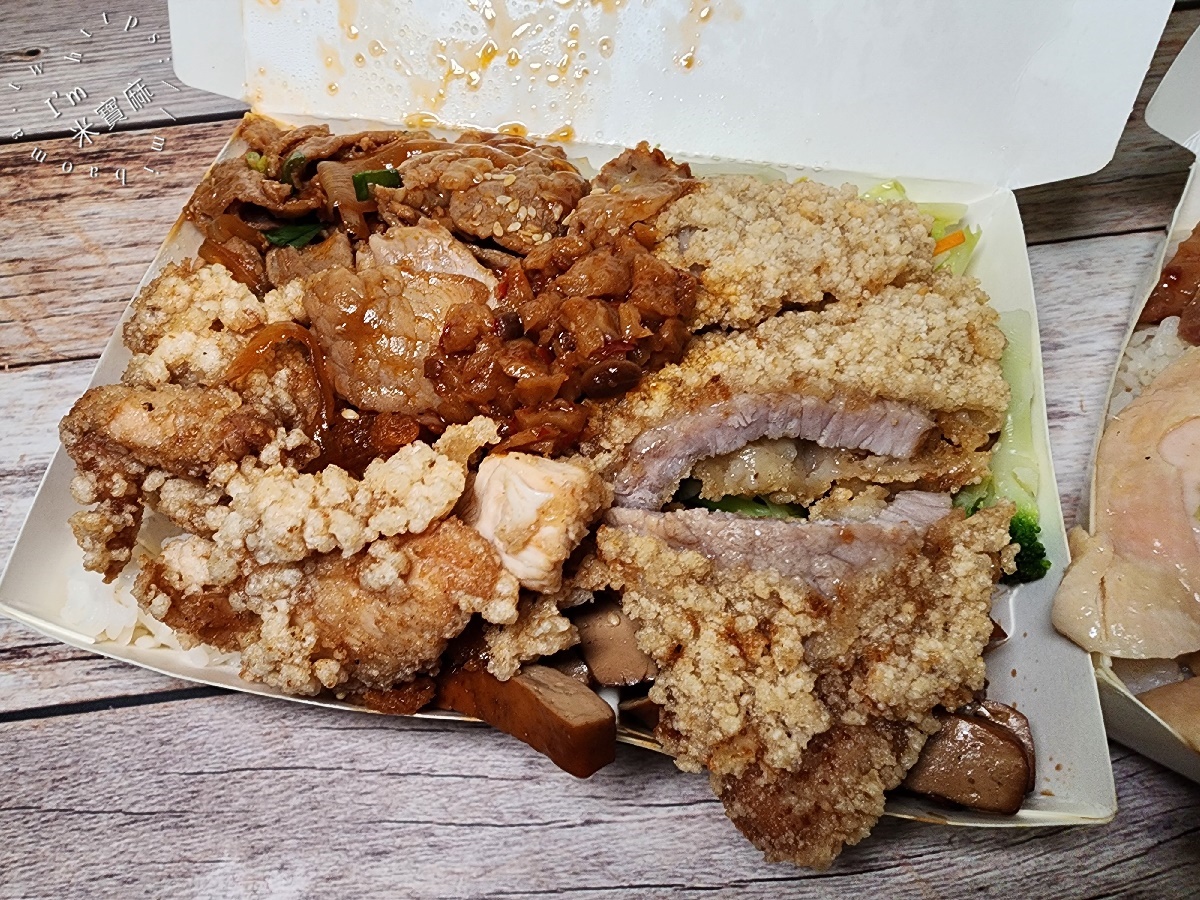夫妻飯莊┃南機場夜市美食。未營業先排隊的人氣店家!三拼只要130元、14種主菜任你挑