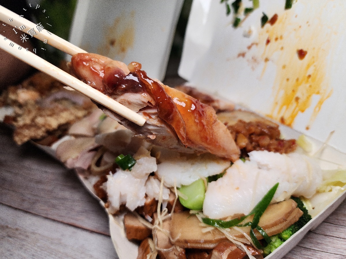夫妻飯莊┃南機場夜市美食。未營業先排隊的人氣店家!三拼只要130元、14種主菜任你挑