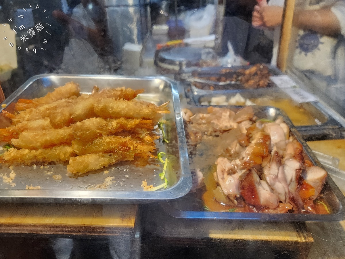 夫妻飯莊┃南機場夜市美食。未營業先排隊的人氣店家!三拼只要130元、14種主菜任你挑