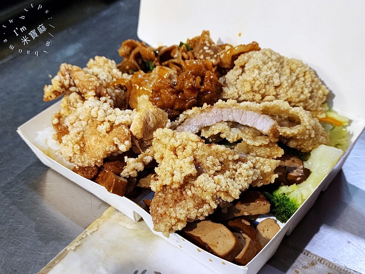 夫妻飯莊┃南機場夜市美食。未營業先排隊的人氣店家!三拼只要130元、14種主菜任你挑