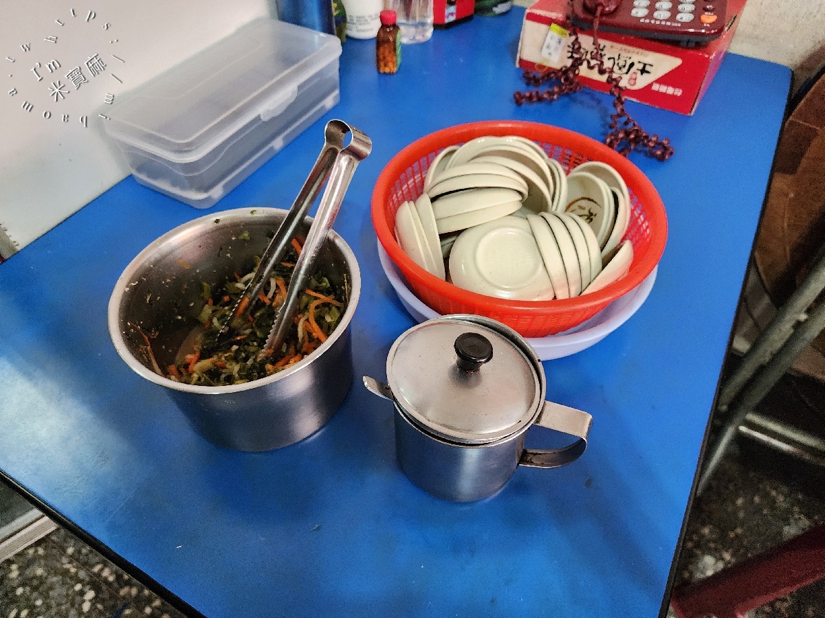 金龍小吃店┃中和華新街美食。印度冰解夏意，雲南緬式風味來這吃，環境純樸，生意還特別好