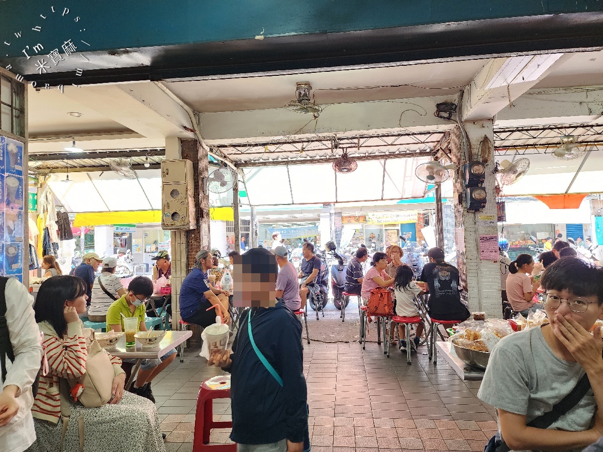 金龍小吃店┃中和華新街美食。印度冰解夏意，雲南緬式風味來這吃，環境純樸，生意還特別好