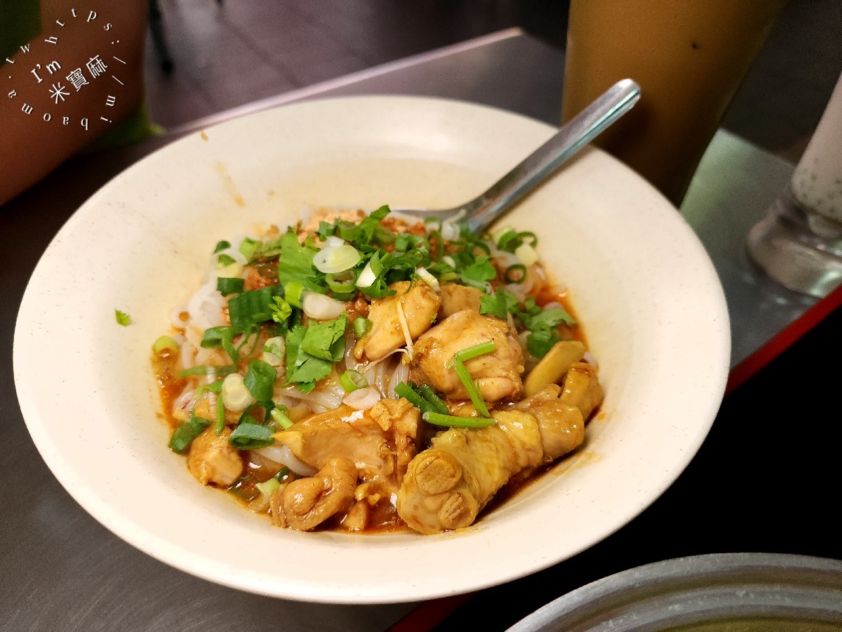 金龍小吃店┃中和華新街美食。印度冰解夏意，雲南緬式風味來這吃，環境純樸，生意還特別好