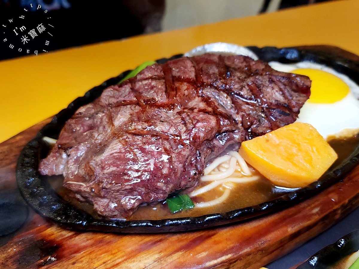 77 seven kitchen 美式燒烤牛排┃永和美食。平價原肉排餐份量超有感，內用濃湯冷飲自助無限