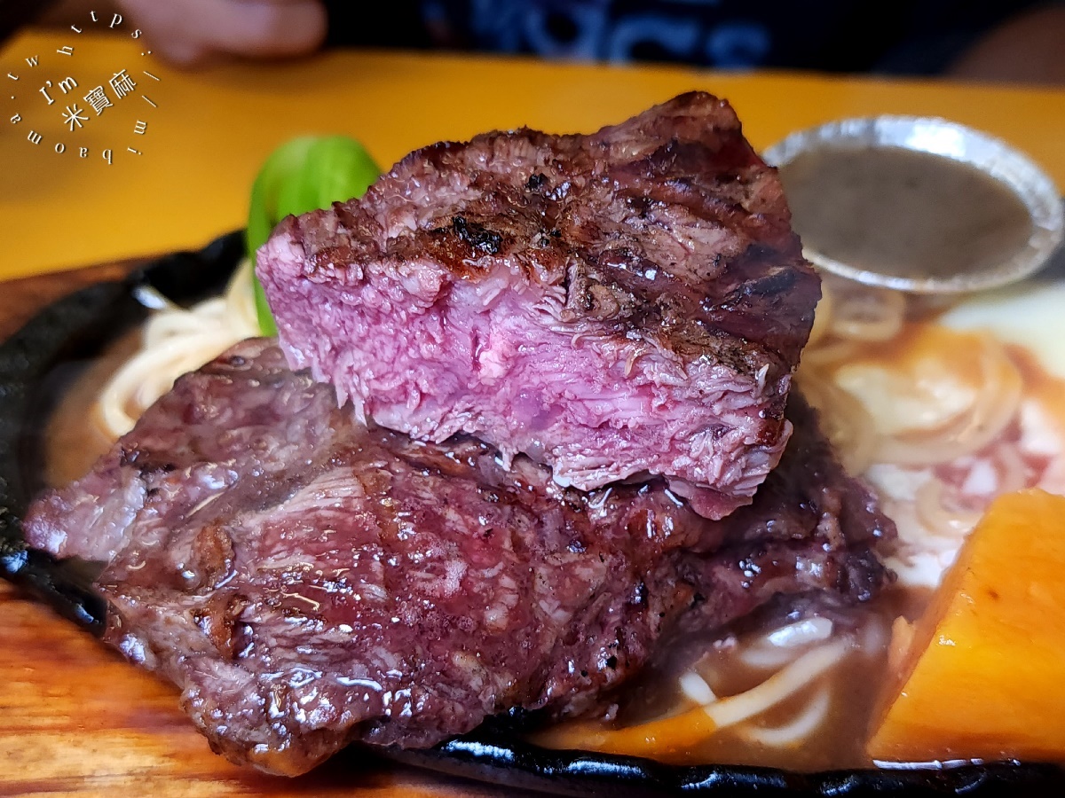 77 seven kitchen 美式燒烤牛排┃永和美食。平價原肉排餐份量超有感，內用濃湯冷飲自助無限