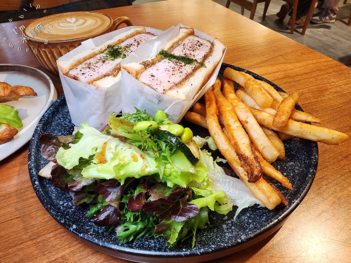 Aki Deli┃四號公園早午餐。日式氛圍帶清新環境、三明治、可頌等輕食選擇，不訂位吃不到