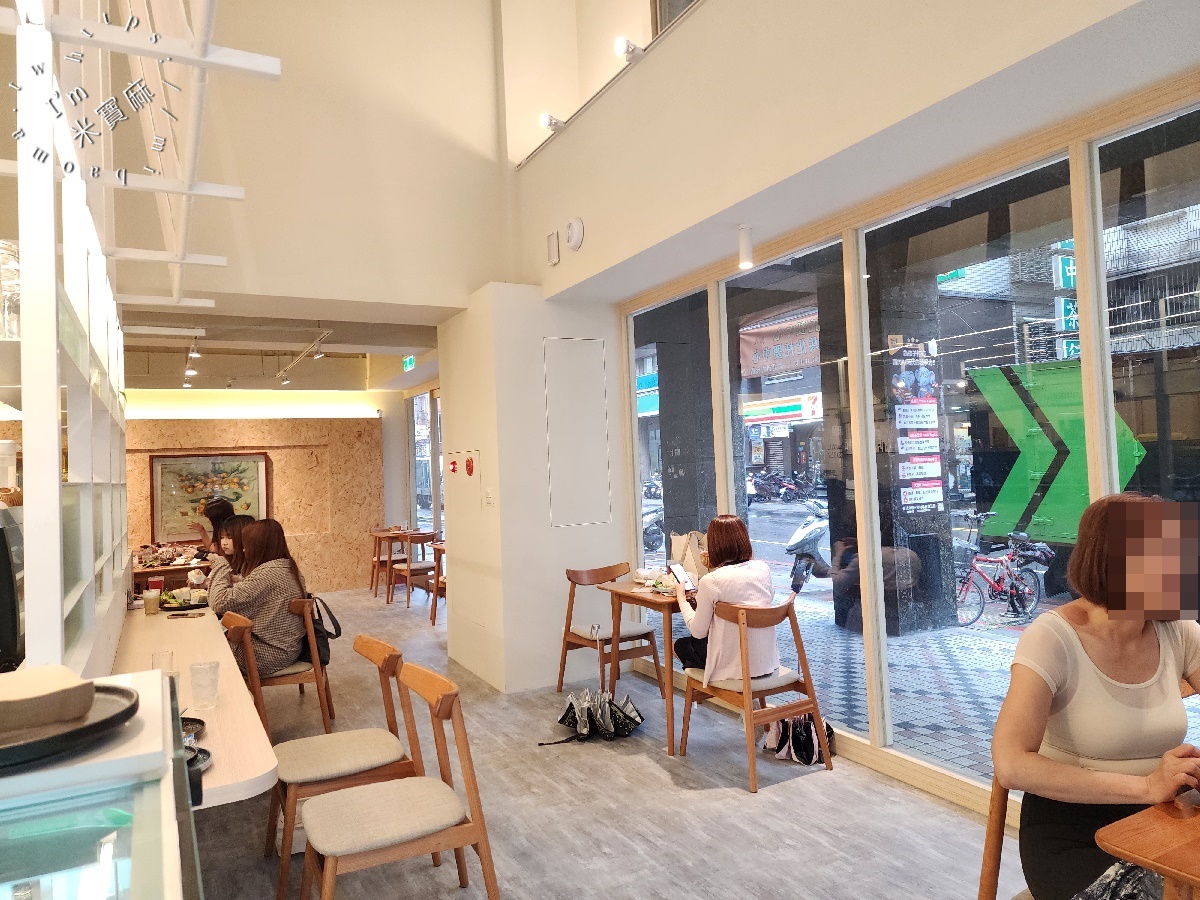 Aki Deli┃四號公園早午餐。日式氛圍帶清新環境、三明治、可頌等輕食選擇，不訂位吃不到
