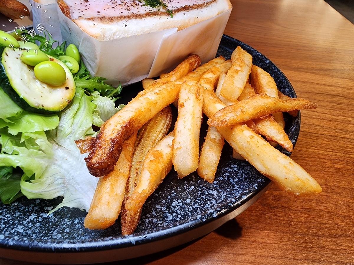Aki Deli┃四號公園早午餐。日式氛圍帶清新環境、三明治、可頌等輕食選擇，不訂位吃不到