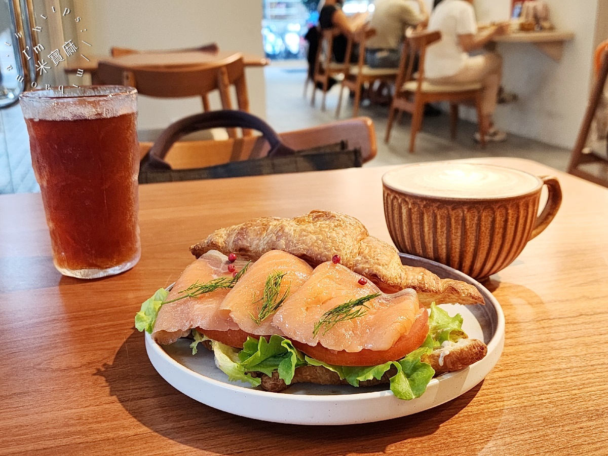 Aki Deli┃四號公園早午餐。日式氛圍帶清新環境、三明治、可頌等輕食選擇，不訂位吃不到