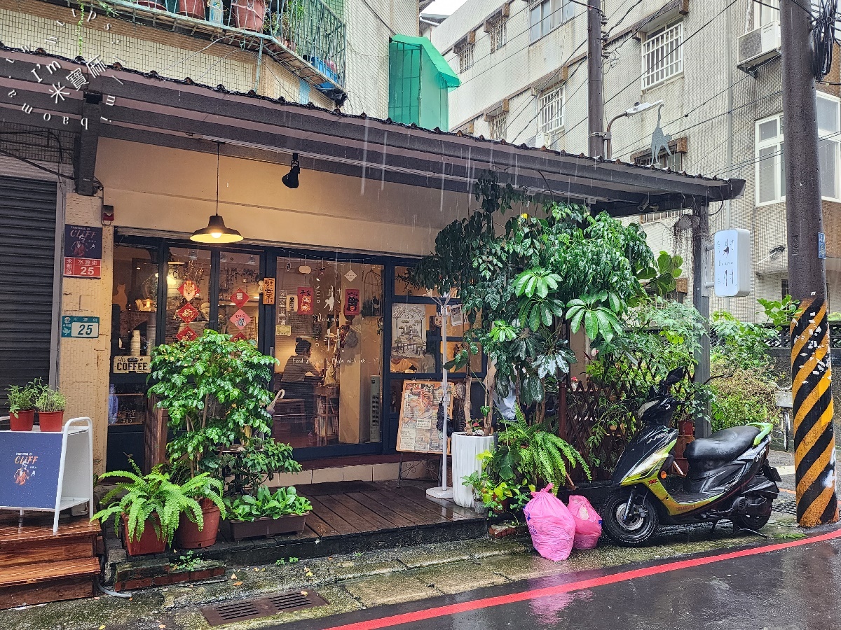 謝謝 DOUMO┃永和早午餐。隱身巷弄日系鄉村風格，必點咖哩飯!獨門咖啡厚實有質感、早午餐份量也很夠
