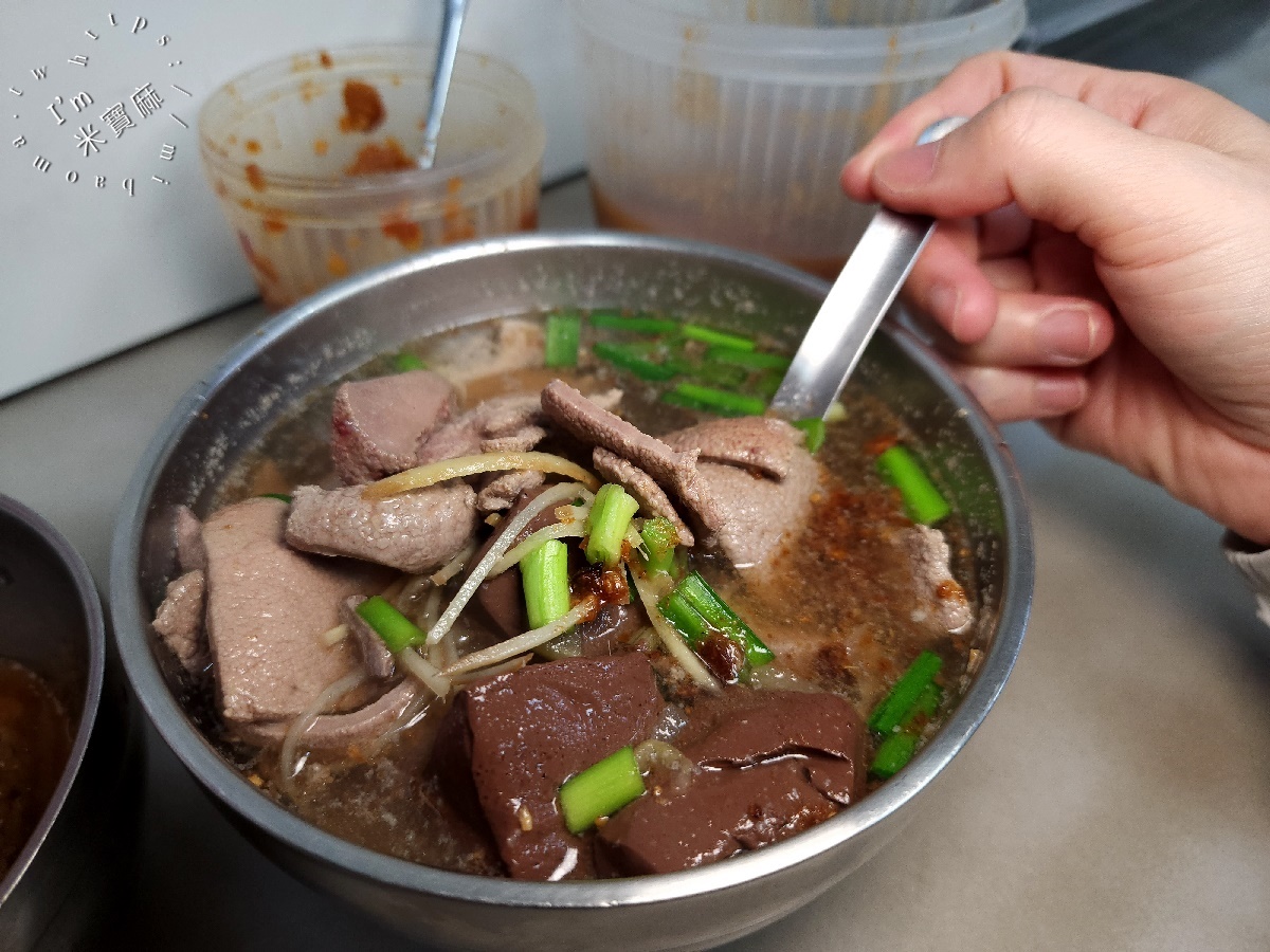 大橋頭老牌筒仔米糕┃台北美食。網友稱為台北最強米糕!米其林必比登推介必吃，再來碗湯好飽足啊